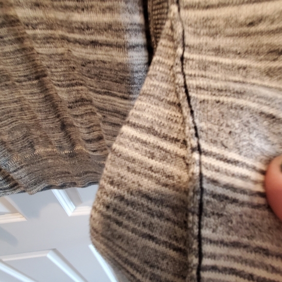 J.B. HOLT  NWT.  Sz small.  Long sleeve lightweight sweater - Picture 2 of 7